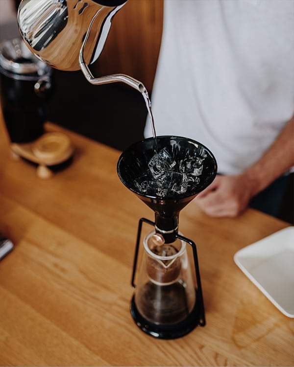 GINA Black specialty coffee maker for cold drip with ice cubes or cold water pour over